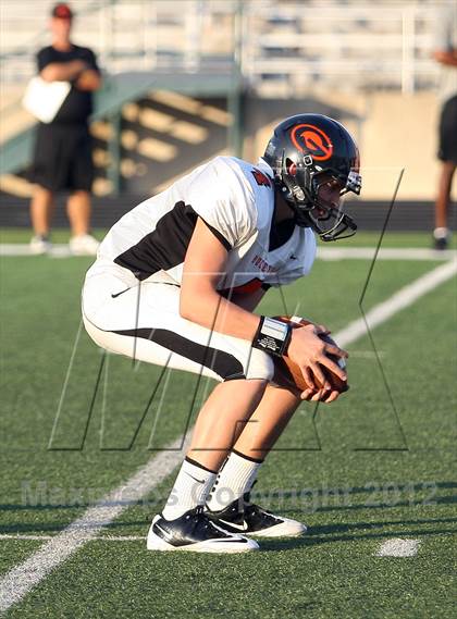 Thumbnail 3 in Gilmer Buckeyes vs Longview Lobos photogallery.