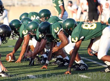 Thumbnail 2 in Gilmer Buckeyes vs Longview Lobos photogallery.