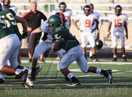 Thumbnail 1 in Gilmer Buckeyes vs Longview Lobos photogallery.