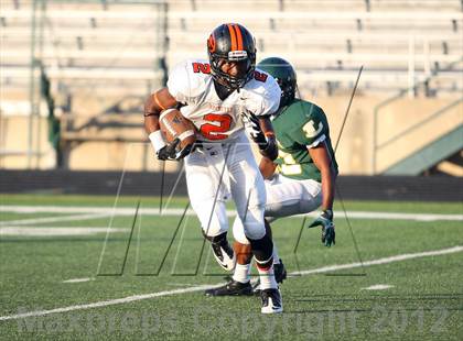 Thumbnail 1 in Gilmer Buckeyes vs Longview Lobos photogallery.