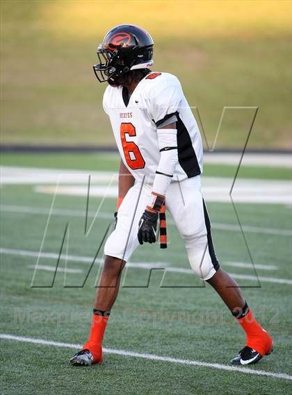 Thumbnail 2 in Gilmer Buckeyes vs Longview Lobos photogallery.