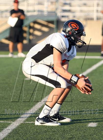 Thumbnail 2 in Gilmer Buckeyes vs Longview Lobos photogallery.