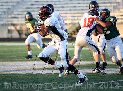 Thumbnail 2 in Gilmer Buckeyes vs Longview Lobos photogallery.