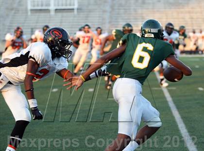 Thumbnail 3 in Gilmer Buckeyes vs Longview Lobos photogallery.