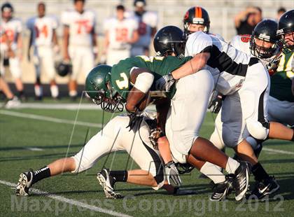 Thumbnail 2 in Gilmer Buckeyes vs Longview Lobos photogallery.