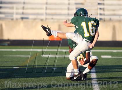 Thumbnail 3 in Gilmer Buckeyes vs Longview Lobos photogallery.