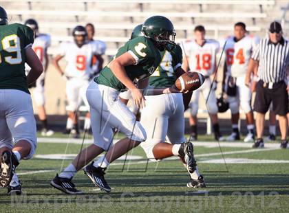 Thumbnail 3 in Gilmer Buckeyes vs Longview Lobos photogallery.