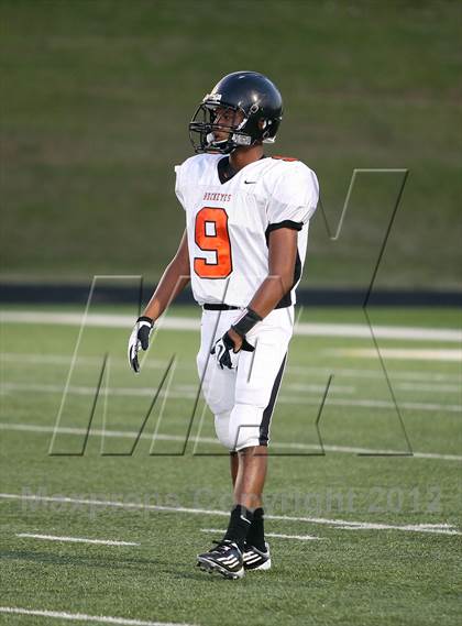 Thumbnail 3 in Gilmer Buckeyes vs Longview Lobos photogallery.
