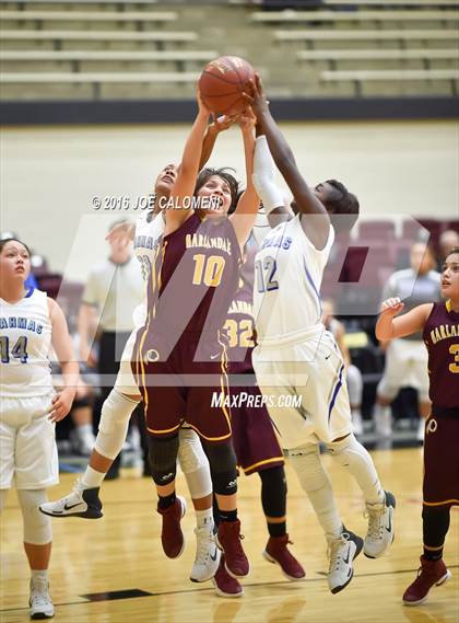 Thumbnail 3 in MacArthur [Douglas] vs Highlands photogallery.
