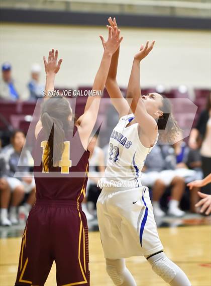 Thumbnail 3 in MacArthur [Douglas] vs Highlands photogallery.