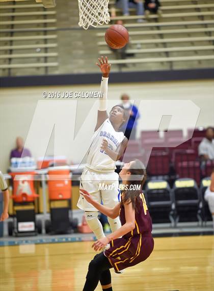 Thumbnail 3 in MacArthur [Douglas] vs Highlands photogallery.