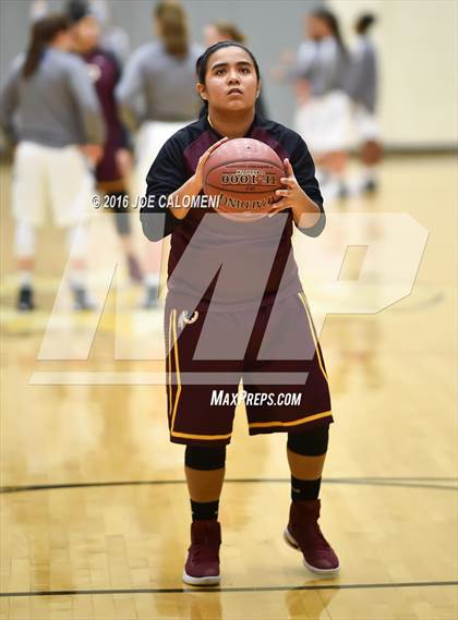 Thumbnail 2 in MacArthur [Douglas] vs Highlands photogallery.