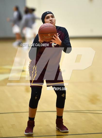 Thumbnail 2 in MacArthur [Douglas] vs Highlands photogallery.