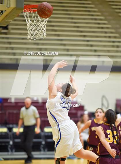 Thumbnail 3 in MacArthur [Douglas] vs Highlands photogallery.