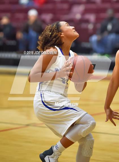 Thumbnail 3 in MacArthur [Douglas] vs Highlands photogallery.
