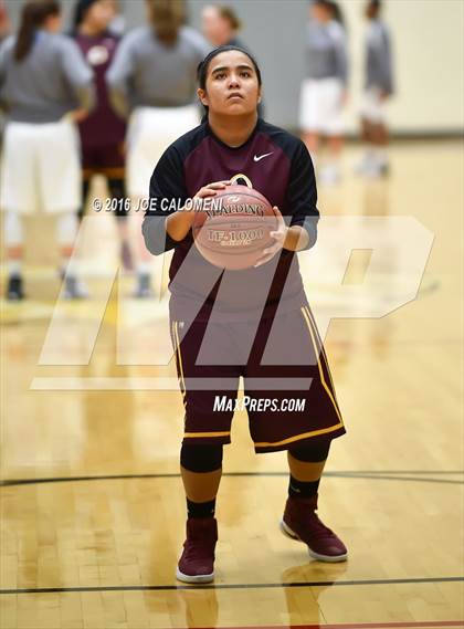 Thumbnail 1 in MacArthur [Douglas] vs Highlands photogallery.