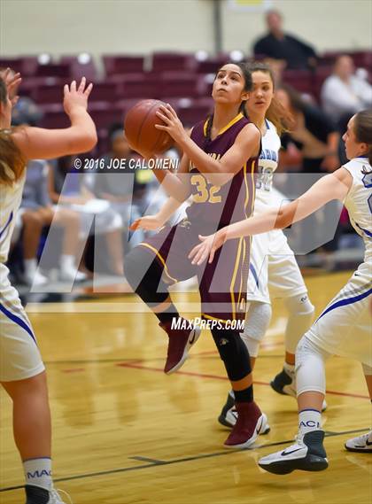 Thumbnail 3 in MacArthur [Douglas] vs Highlands photogallery.