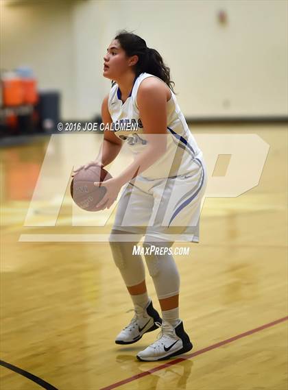 Thumbnail 1 in MacArthur [Douglas] vs Highlands photogallery.