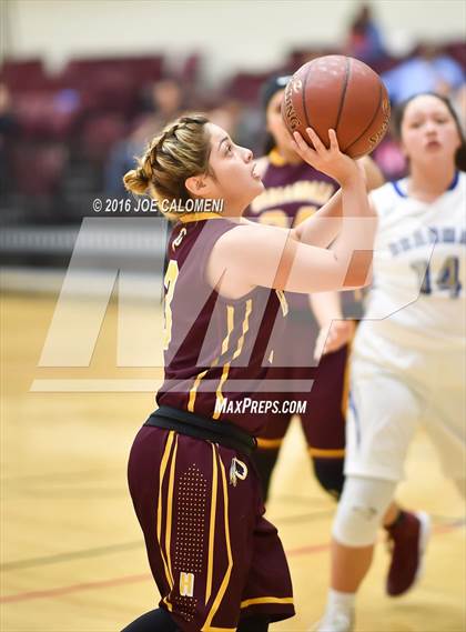 Thumbnail 3 in MacArthur [Douglas] vs Highlands photogallery.