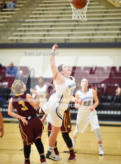 Thumbnail 2 in MacArthur [Douglas] vs Highlands photogallery.