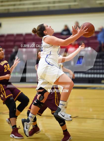 Thumbnail 2 in MacArthur [Douglas] vs Highlands photogallery.