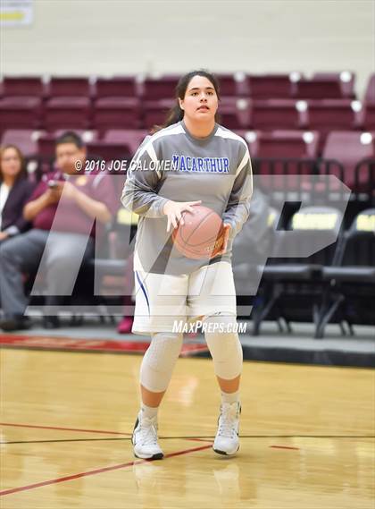 Thumbnail 2 in MacArthur [Douglas] vs Highlands photogallery.