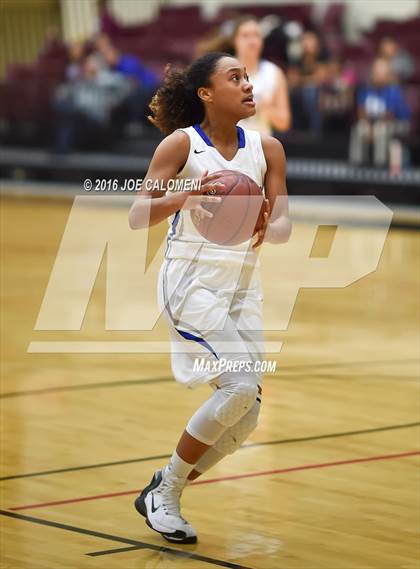 Thumbnail 1 in MacArthur [Douglas] vs Highlands photogallery.