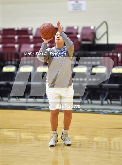 Thumbnail 2 in MacArthur [Douglas] vs Highlands photogallery.
