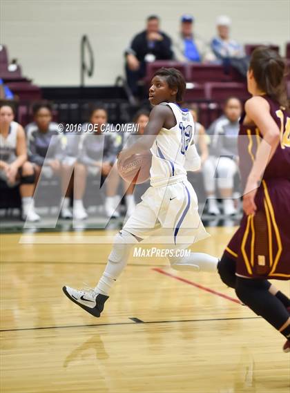 Thumbnail 2 in MacArthur [Douglas] vs Highlands photogallery.