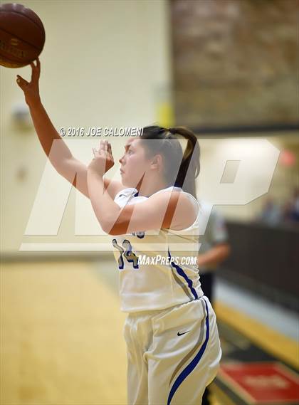 Thumbnail 2 in MacArthur [Douglas] vs Highlands photogallery.