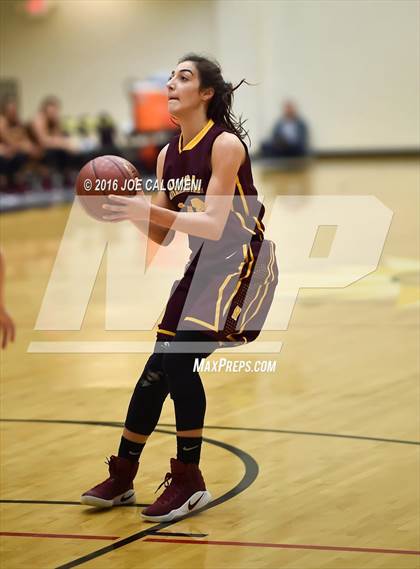 Thumbnail 2 in MacArthur [Douglas] vs Highlands photogallery.
