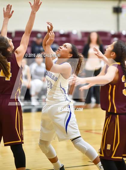 Thumbnail 1 in MacArthur [Douglas] vs Highlands photogallery.
