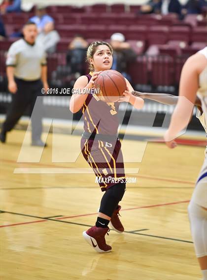 Thumbnail 1 in MacArthur [Douglas] vs Highlands photogallery.