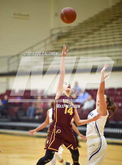 Thumbnail 1 in MacArthur [Douglas] vs Highlands photogallery.