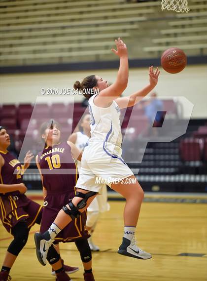 Thumbnail 3 in MacArthur [Douglas] vs Highlands photogallery.