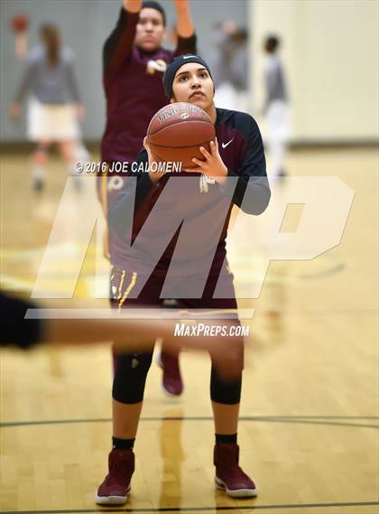 Thumbnail 1 in MacArthur [Douglas] vs Highlands photogallery.