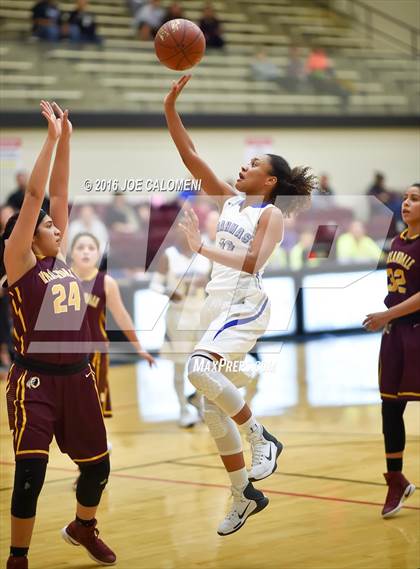 Thumbnail 2 in MacArthur [Douglas] vs Highlands photogallery.