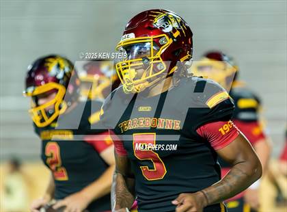 Thumbnail 3 in St. Charles Catholic @ Terrebonne photogallery.