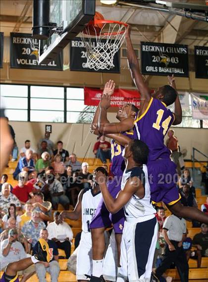 Thumbnail 3 in Lincoln vs. Roman Catholic (City of the Palms Classic) photogallery.