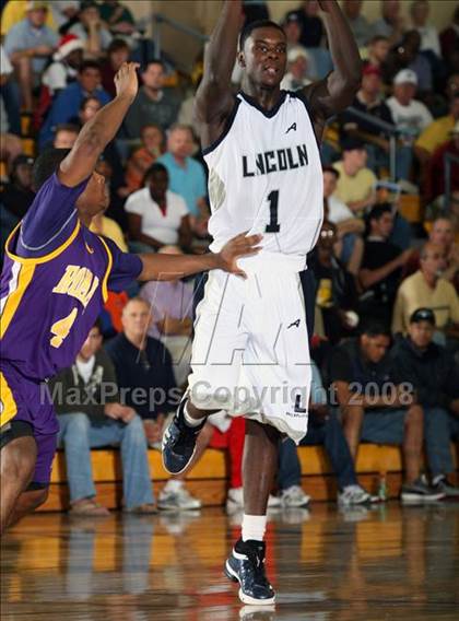 Thumbnail 2 in Lincoln vs. Roman Catholic (City of the Palms Classic) photogallery.