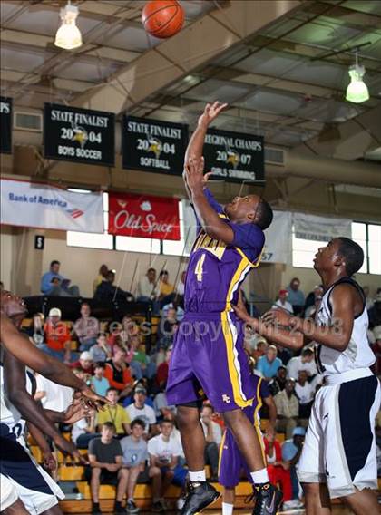 Thumbnail 2 in Lincoln vs. Roman Catholic (City of the Palms Classic) photogallery.