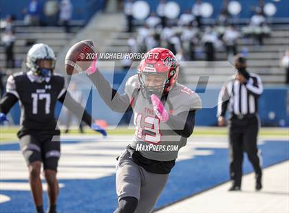 Thumbnail 2 in Guyer vs. Cedar Hill (UIL 6A Division 2 Semifinal) photogallery.