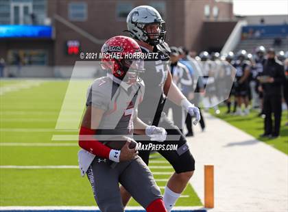 Thumbnail 2 in Guyer vs. Cedar Hill (UIL 6A Division 2 Semifinal) photogallery.