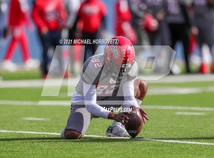 Thumbnail 2 in Guyer vs. Cedar Hill (UIL 6A Division 2 Semifinal) photogallery.