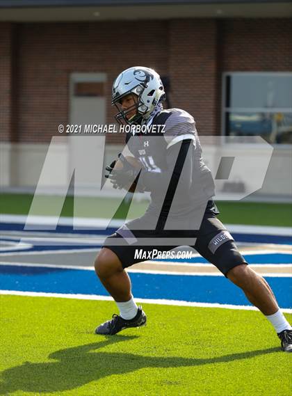 Thumbnail 3 in Guyer vs. Cedar Hill (UIL 6A Division 2 Semifinal) photogallery.