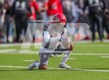 Thumbnail 3 in Guyer vs. Cedar Hill (UIL 6A Division 2 Semifinal) photogallery.