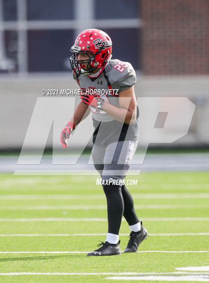 Thumbnail 2 in Guyer vs. Cedar Hill (UIL 6A Division 2 Semifinal) photogallery.