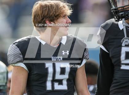 Thumbnail 2 in Guyer vs. Cedar Hill (UIL 6A Division 2 Semifinal) photogallery.