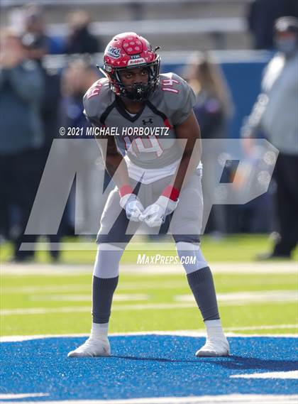 Thumbnail 3 in Guyer vs. Cedar Hill (UIL 6A Division 2 Semifinal) photogallery.
