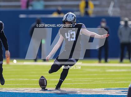 Thumbnail 2 in Guyer vs. Cedar Hill (UIL 6A Division 2 Semifinal) photogallery.